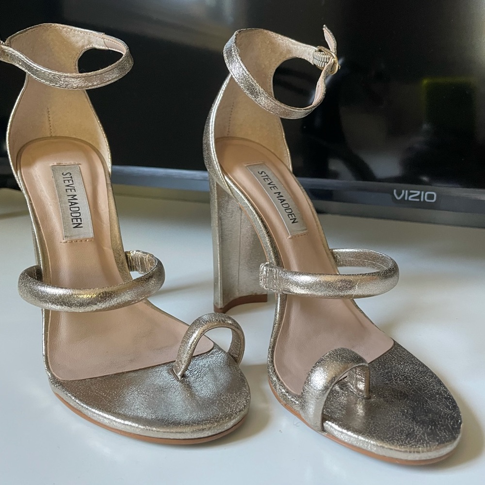 Steve Madden toe ring heels